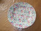 Plat fleuri en porcelaine de GENEVIEVE LETHU., Ophalen