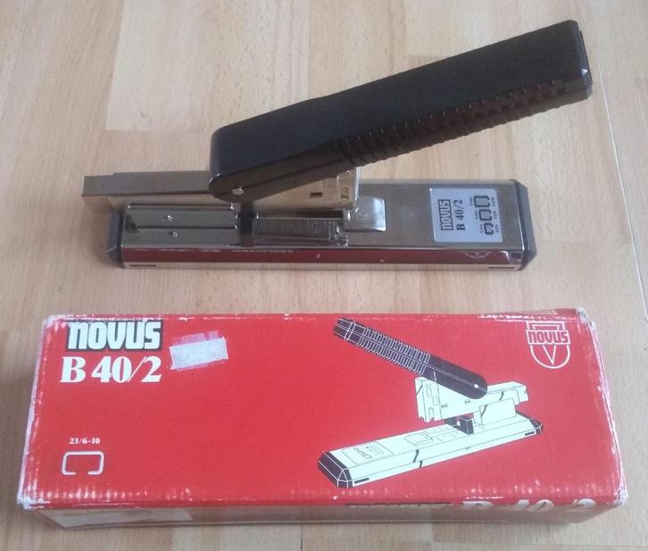 Nieuwe professionele nietmachine Novus B40/2, Diversen, Schoolbenodigdheden, Nieuw, Ophalen of Verzenden