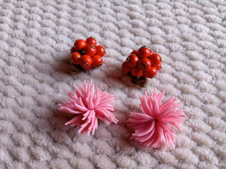 Mooie set van twee paar Vintage oorbellen uit 1970, Handtassen en Accessoires, Oorbellen, Oranje, Ophalen of Verzenden