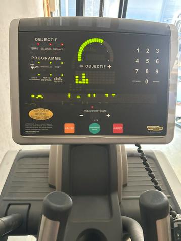 Technogym vario excite 700 LED crosstrainer hometrainer beschikbaar voor biedingen
