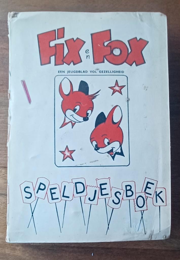 Fix en Fox speldjesboek/ 1965/ met 75 speldjes /, Collections, Broches, Pins & Badges, Enlèvement ou Envoi