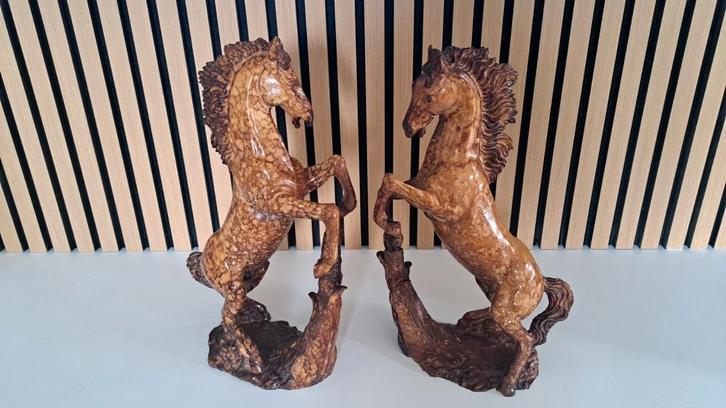 Beeld (2) steigerende paarden - gegoten steen, Antiek en Kunst, Kunst | Beelden en Houtsnijwerken, Ophalen of Verzenden
