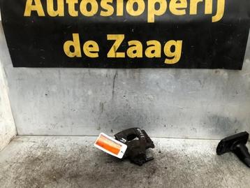 Remklauw (Tang) rechts-voor van een Peugeot 107 beschikbaar voor biedingen