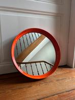Vintage oranje ronde spiegel - ‘70, Huis en Inrichting, Woonaccessoires | Spiegels, Ophalen, Minder dan 50 cm, Rond, Zo goed als nieuw
