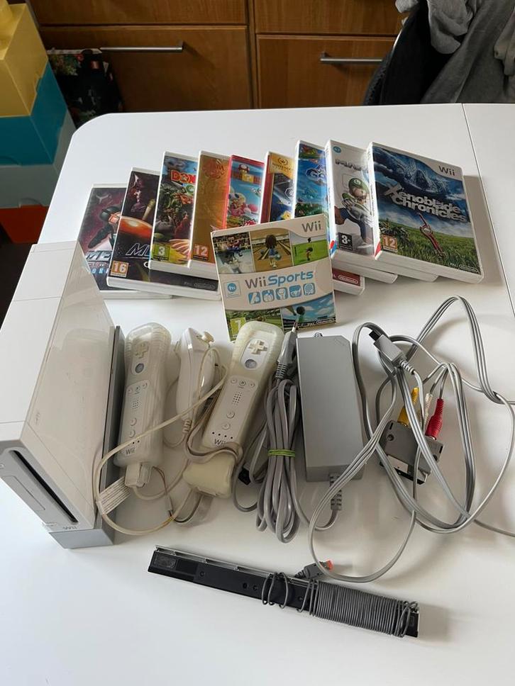Volledig Wii-systeem met games (zie beschrijving), Games en Spelcomputers, Spelcomputers | Nintendo Wii, Zo goed als nieuw, Met games