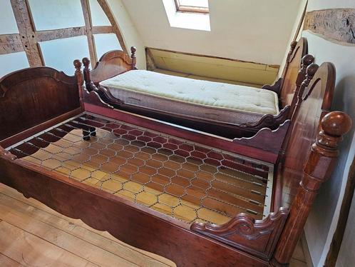 Kersenhouten bedden en matrassen in prachtige staat, Antiek en Kunst, Antiek | Meubels | Bedden, Ophalen
