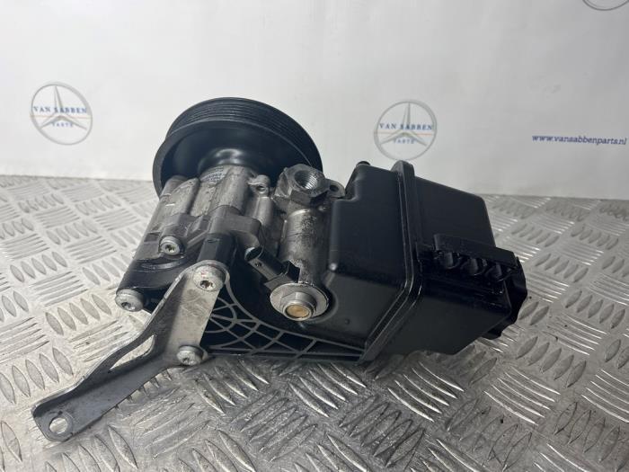 Stuurbekrachtiging Pomp van een Mercedes Sprinter, Auto-onderdelen, Besturing, Mercedes-Benz, Gebruikt, 3 maanden garantie