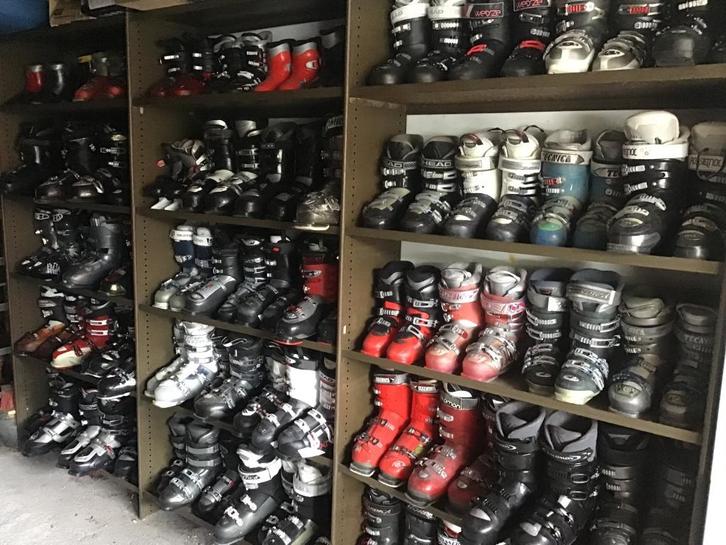 Verkoop uit partij ski’s skischoenen skistokken skihelmen, Sport en Fitness, Skiën en Langlaufen, Gebruikt, Schoenen, Ski, Salomon