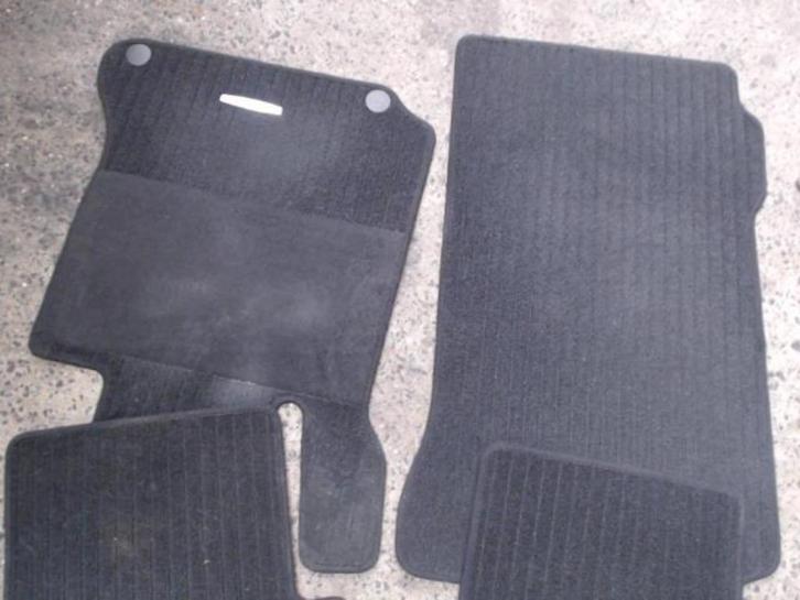 Tapis de sol Mercedes W204 2011-2014 LP/14736, Autos : Pièces & Accessoires, Habitacle & Garnissage, Utilisé, Enlèvement