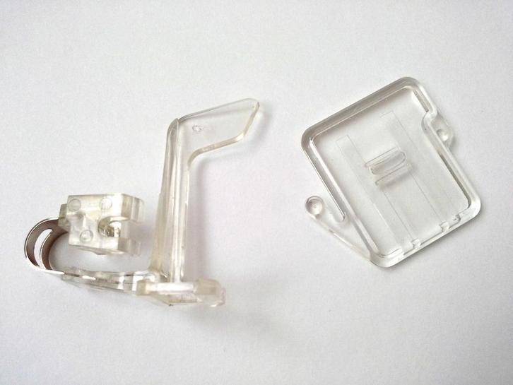 Pied brodeur + plaque cache-griffes pour machine Singer, Hobby en Vrije tijd, Naaimachines en Toebehoren, Zo goed als nieuw, Accessoires