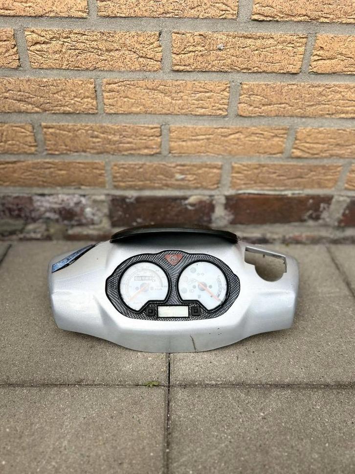 Kilometerteller met kapje 50cc scooter, Fietsen en Brommers, Brommeronderdelen | Algemeen, Carburateur, Ophalen of Verzenden