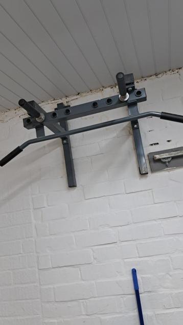Fitness optrekstang beschikbaar voor biedingen