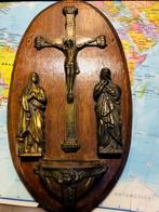 klein wijwatervat met kruisbeelden op hout, Antiek en Kunst, Antiek | Religieuze voorwerpen, Ophalen
