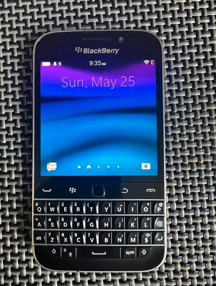Als nieuw werkend blackberry classic Q20

whatsapp is helaa, Telecommunicatie, Mobiele telefoons | Hoesjes en Screenprotectors | Blackberry