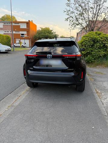 Toyota Yaris Cross Dynamic Plus Hybrid uit 2023, Auto's, Toyota, Stof, Zwart, Zwart, Bedrijf