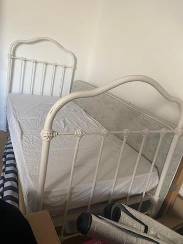 ijzeren bed met spijlen, 1 persoon, authentiek, vintage beschikbaar voor biedingen