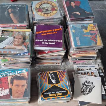 +700 Vinyls (7 inch) (45 toeren) beschikbaar voor biedingen