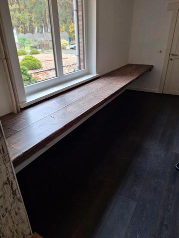 Bureau op maat beschikbaar voor biedingen