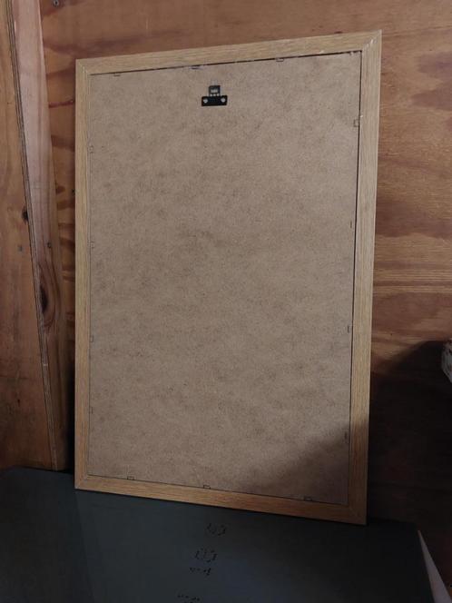 Spiegel met houten frame met ophangsysteem aan de achterkant, Huis en Inrichting, Woonaccessoires | Spiegels, Zo goed als nieuw