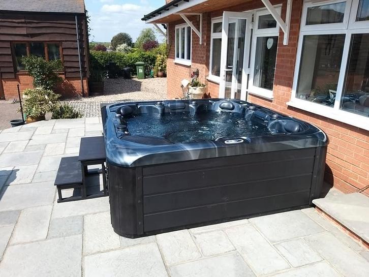 En stock/Nouveau jacuzzi  pour 5 personnes 220v 2 couchees, Jardin & Terrasse, Piscines, Enlèvement ou Envoi