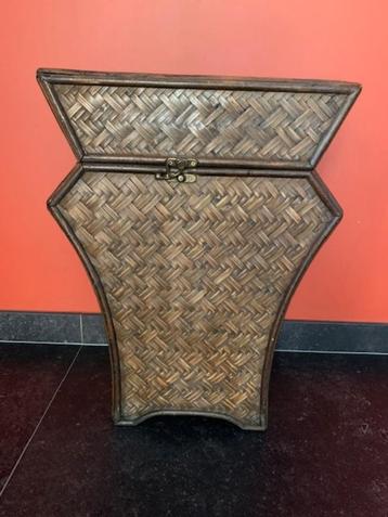 Rieten opbergbak beschikbaar voor biedingen