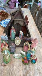 Houten kerststal met losse oude beelden, Verzamelen, Ophalen, Zo goed als nieuw, Beeld(je)