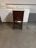 Nachtkastje met marmer blad, Enlèvement, Utilisé