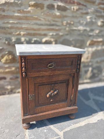 Petit meuble ancien. Table de nuit, Antiquités & Art, Enlèvement