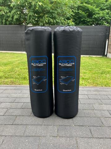2 * matelas auto-gonflables Quechua A300 - 40 % ! !, Enlèvement ou Envoi, Comme neuf, 1 personne