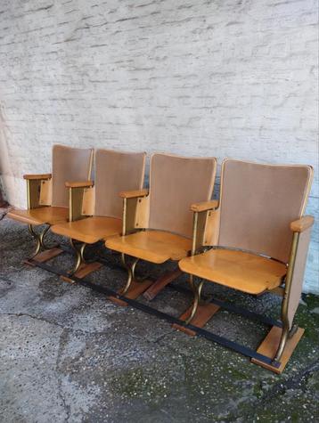 Mooie rij cinemastoelen.... zeer goede staat...0478028005 beschikbaar voor biedingen