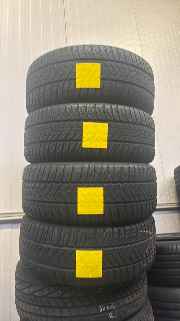 2454518 245/45/18 245/45R18 marque d'hiver Pirelli, Vêtements | Femmes, Vestes | Hiver, Enlèvement
