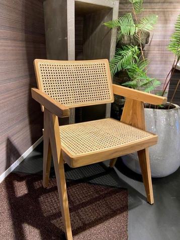 Eetkamerstoelen in teakhout €170 stuk beschikbaar voor biedingen