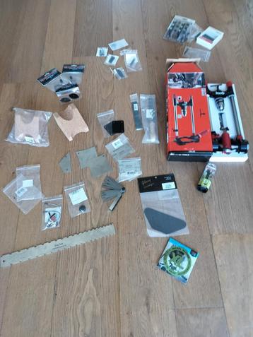 Lot diverse Gitaaronderdelen en Tools beschikbaar voor biedingen