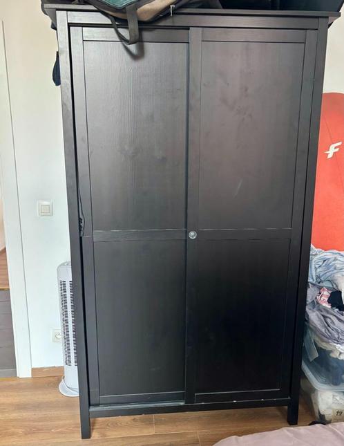 Om weg te geven: IKEA Hemnes kledingkast met 2 schuifdeuren, Huis en Inrichting, Kasten | Roldeurkasten en Archiefkasten, Gebruikt