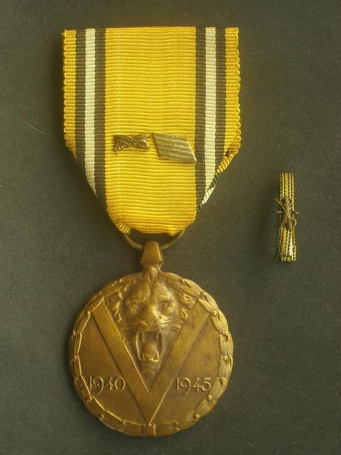 Médaille commémorative campagne 1940 double surcharge revers, Verzamelen, Militaria | Tweede Wereldoorlog, Landmacht, Lintje, Medaille of Wings