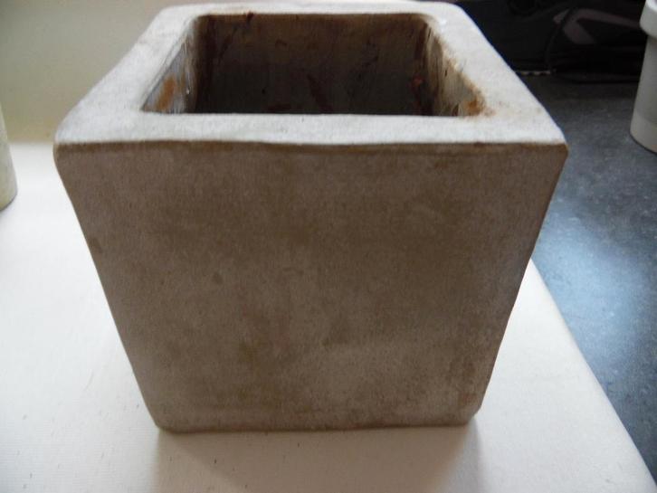 Bloempotten, Jardin & Terrasse, Pots de fleurs, Comme neuf, Pierre, Intérieur, Moins de 40 cm, Moins de 25 cm, Carré, Enlèvement ou Envoi