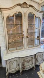 Elegante vitrinekast, Ophalen