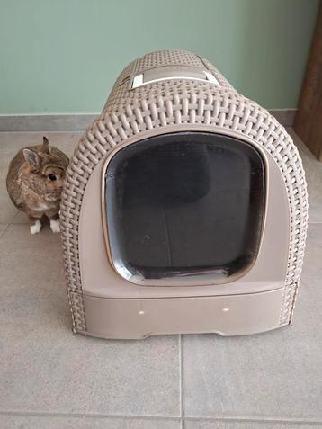 Beige kattenbak curver beschikbaar voor biedingen