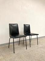 2 vintage stoelen door Pierre Guariche voor Meurop 1960's, Huis en Inrichting, Stoelen, Ophalen, Twee, Zwart, Metaal