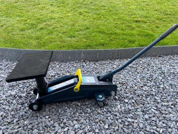 Cric, moto, quad, auto, ect …. beschikbaar voor biedingen