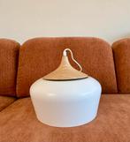 Nieuwe hanglamp, wit met hout., Huis en Inrichting, Ophalen, 25 tot 50 cm, Wit, Rond