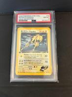 15/132 rocket's zapdos 1e psa 8 € 155,00 holo, Hobby en Vrije tijd, Ophalen of Verzenden, Losse kaart