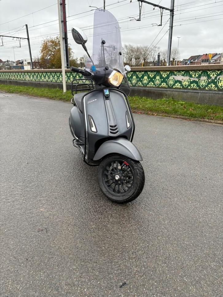Vespa sprint B klasse, Fietsen en Brommers, Scooters | Vespa, Zo goed als nieuw, Ophalen