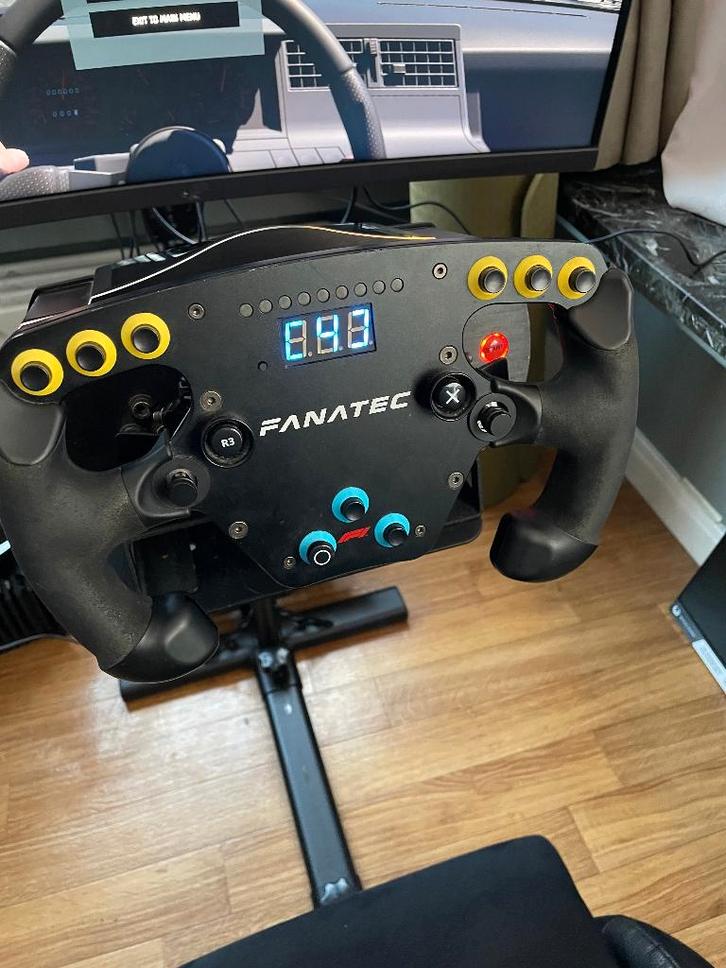 fanatec CSW 2.5   8NM, Games en Spelcomputers, Games | Pc, Zo goed als nieuw, Simulatie, 3 spelers of meer, Vanaf 3 jaar, Eén computer