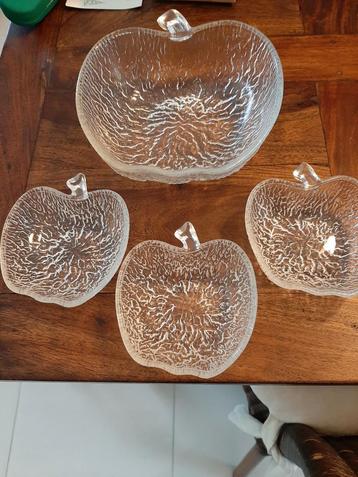 Glazen schaal   beschikbaar voor biedingen