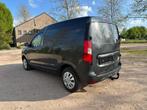 Dacia dokker blue DCI 95 pk, Auto's, Bestelwagens en Lichte vracht, Stof, Euro 6, 4 cilinders, Grijs