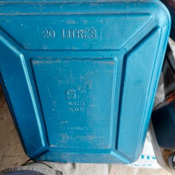 Jerrycan sterk PVC 20liter  beschikbaar voor biedingen