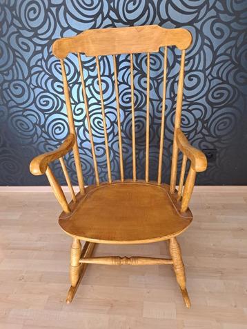 Houten vintage schommelstoel  beschikbaar voor biedingen