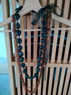 2 Lange Kettingen, 1x gedragen. Zwarte met een lintje dat me, Bijoux, Sacs & Beauté, Colliers, Enlèvement ou Envoi, Comme neuf