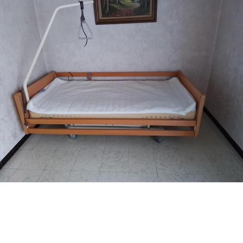 ziekenhuisbed met matras, Diversen, Verpleegmiddelen, Gebruikt, Ophalen